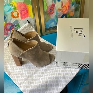 Diane von Furstenberg DVF Suede Size 7 “Caracas” Ankle Booties with peep toe